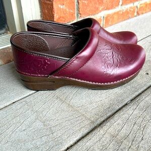 EUC Dansko Embossed leather clog